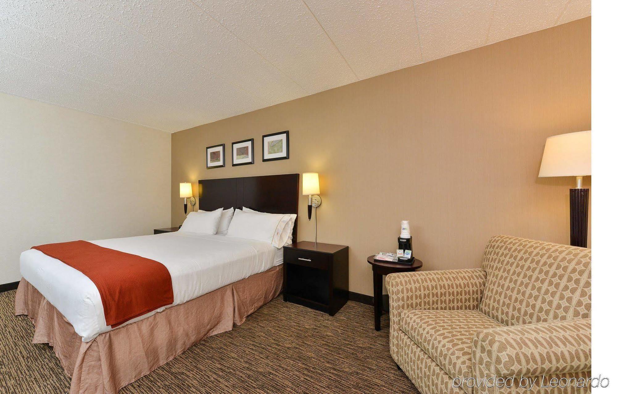 Holiday Inn Express Seaford-Route 13 Екстер'єр фото