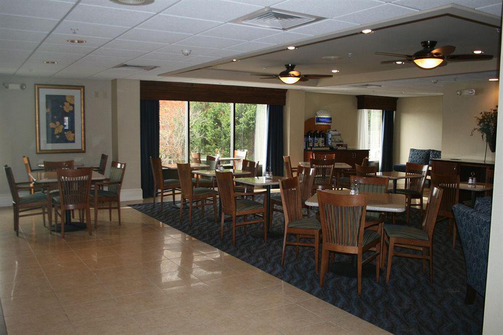 Holiday Inn Express Seaford-Route 13 Ресторан фото